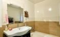 AMBATOBE VILLA T5  STYLE TRADITIONNEL SEMI MEUBLEE AVEC GRAND JARDIN ARBORE A 1 MINUTES  DU LYCEE FRANCAIS  – REF : 2026-AOBV0512