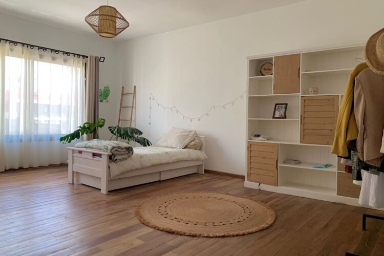 AMBATOBE GRANDE VILLA MODERNE T6 (MEUBLEE) AVEC JARDIN MOYEN A 2 PAS DU LYCEE FRANCAIS – REF  : 2026-AOBV0511