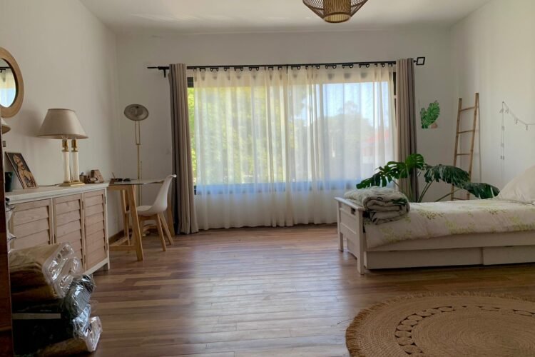 AMBATOBE GRANDE VILLA MODERNE T6 (MEUBLEE) AVEC JARDIN MOYEN A 2 PAS DU LYCEE FRANCAIS – REF  : 2026-AOBV0511