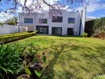 AMBATOBE GRANDE VILLA MODERNE T6 SEMI MEUBLEE AVEC JARDIN MOYEN A 2 PAS DU LYCEE FRANCAIS – REF : 2026-AOBV10511