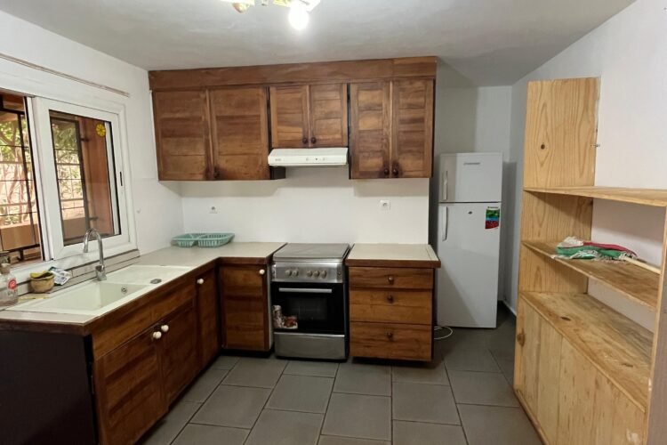 AMBATOBE VILLA T5  STYLE TRADITIONNEL SEMI MEUBLEE AVEC GRAND JARDIN ARBORE A 1 MINUTES  DU LYCEE FRANCAIS  – REF : 2026-AOBV0512