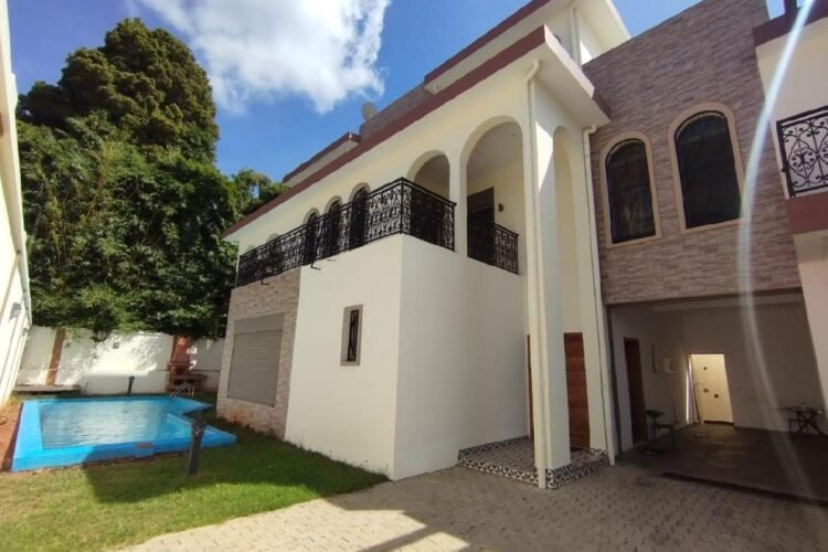 IVANDRY GRANDE VILLA T8  AVEC PISCINE  ET VUE SUR LAC MASAY DANS UNE REISDENCE SECURISEE A 2 MINUTES DES ECOLES – REF:2026-IVV0659