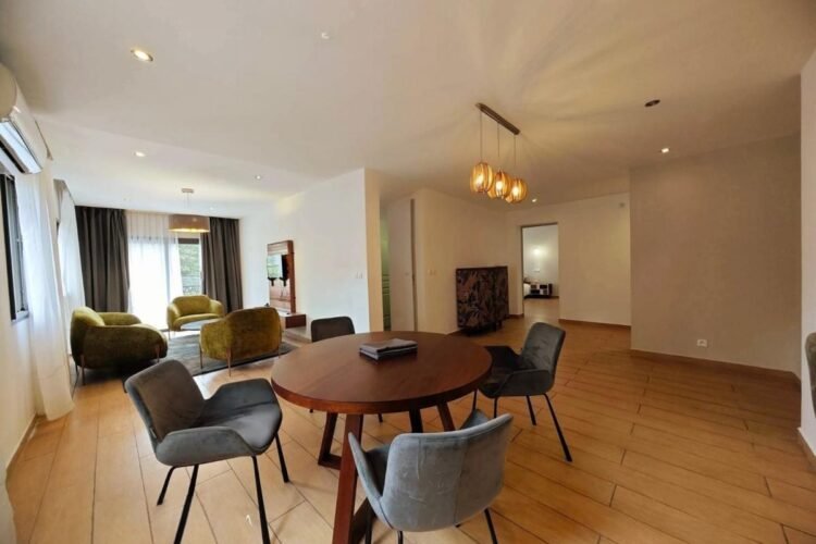IVANDRY GRAND APPARTEMENT T3 ENTIEREMENT MEUBLE DANS UNE RESIDENCE AVEC ACTIVITES ET GROUPE ELECTROGENE DANS UNE RESIDENCE SECURISEE A 1 MINUTE DES ECOLES – REF: 2026-IVA0681