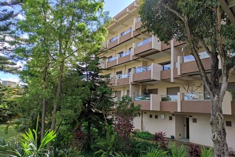 IVANDRY GRAND APPARTEMENT T3 AVEC GRAND JARIDN ARBORé – ACTIVITéS ET GROUPE ELECTROGENE DANS UNE RESIDENCE A 1 MINUTE DES ECOLES – REF : 2026-IVA0605