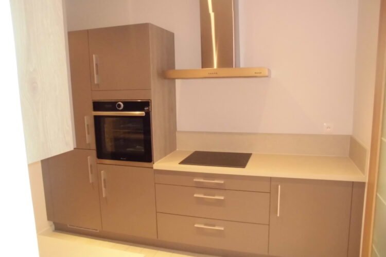 IVANDRY GRAND APPARTEMENT T3 AVEC GRAND JARIDN ARBORé – ACTIVITéS ET GROUPE ELECTROGENE DANS UNE RESIDENCE A 1 MINUTE DES ECOLES – REF : 2026-IVA0605