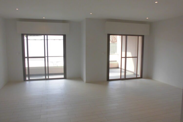 IVANDRY GRAND APPARTEMENT T3 AVEC GRAND JARIDN ARBORé – ACTIVITéS ET GROUPE ELECTROGENE DANS UNE RESIDENCE A 1 MINUTE DES ECOLES – REF : 2026-IVA0605