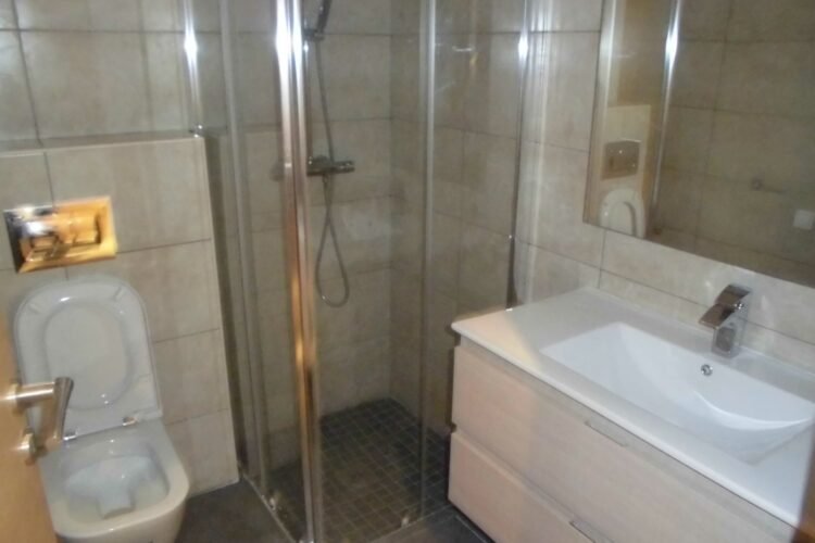 IVANDRY GRAND APPARTEMENT T3 AVEC GRAND JARIDN ARBORé – ACTIVITéS ET GROUPE ELECTROGENE DANS UNE RESIDENCE A 1 MINUTE DES ECOLES – REF : 2026-IVA0605