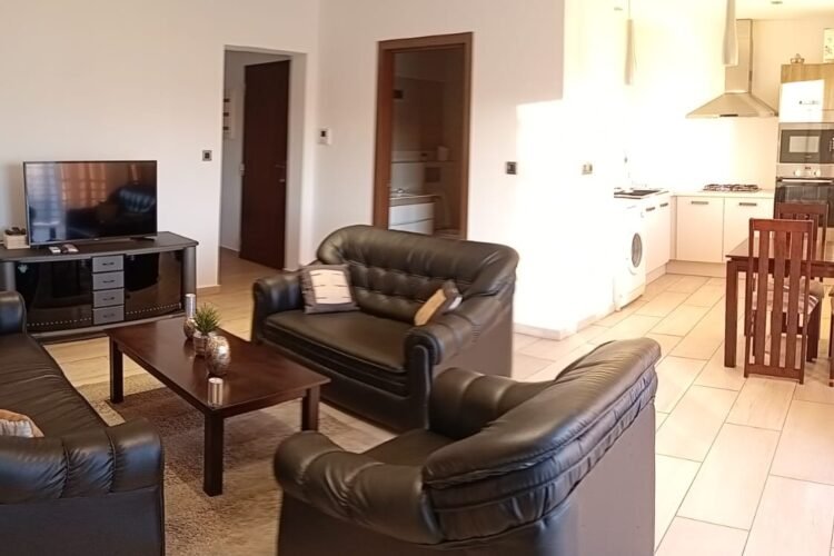 IVANDRY MASAY APPARTEMENT T2 MEUBLE EQUIPE DANS UNE RESIDENCE AVEC PISCINE -JARDIN ARBORE – GROUPE ELECTROGENE ET BELLE VUE SUR LE LAC  MASAY A 2 PAS D’ANKORONDRANO – REF 2026-IVA0706