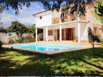 AMBATOBE GRANDE VILLA T4 AVEC GRAND JARDIN ARBORE ET PISCINE A 1 MINUTES DU LYCEE FRANCAIS – REF : 2026-AOBV0703