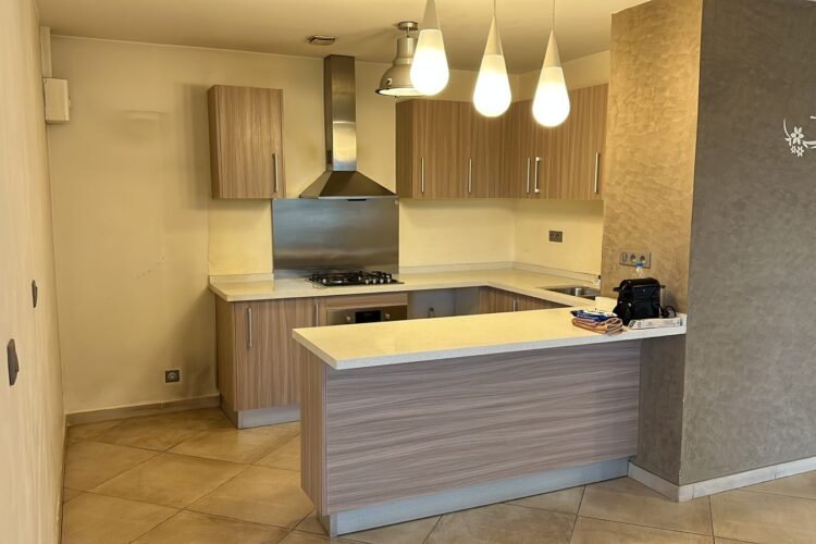 IVANDRY APPARTEMEENT T2 MEUBLE AVEC GROUPE ELECTROEGENE ET ACTIVITES DANS UNE RESIDENCE A 2 PAS D’ANKRONDRANO ET DES ECOLES – REF : 2026-IVA0707