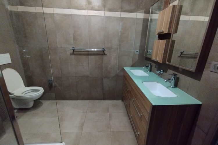 IVANDRY APPARTEMEENT T2 MEUBLE AVEC GROUPE ELECTROEGENE ET ACTIVITES DANS UNE RESIDENCE A 2 PAS D’ANKRONDRANO ET DES ECOLES – REF : 2026-IVA0707