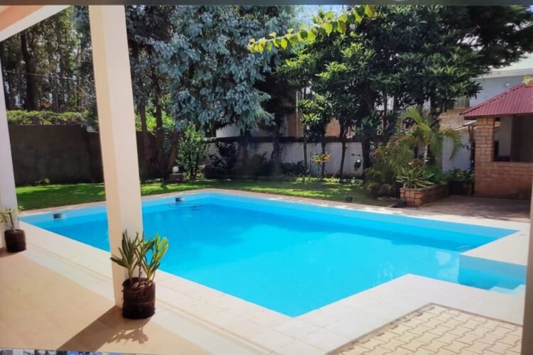 AMBATOBE GRANDE VILLA T4 AVEC GRAND JARDIN ARBORE ET PISCINE A 1 MINUTES DU LYCEE FRANCAIS – REF : 2026-AOBV0703