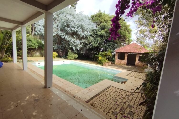 AMBATOBE GRANDE VILLA T4 AVEC GRAND JARDIN ARBORE ET PISCINE A 1 MINUTES DU LYCEE FRANCAIS – REF : 2026-AOBV0703
