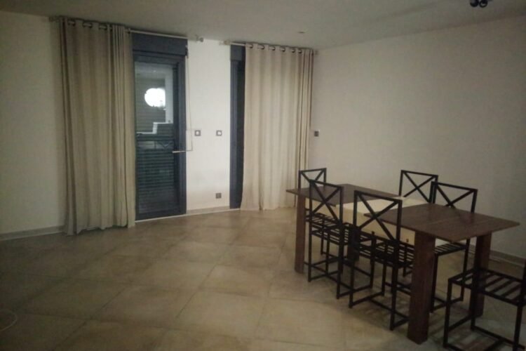 IVANDRY APPARTEMEENT T2 MEUBLE AVEC GROUPE ELECTROEGENE ET ACTIVITES DANS UNE RESIDENCE A 2 PAS D’ANKRONDRANO ET DES ECOLES – REF : 2026-IVA0707