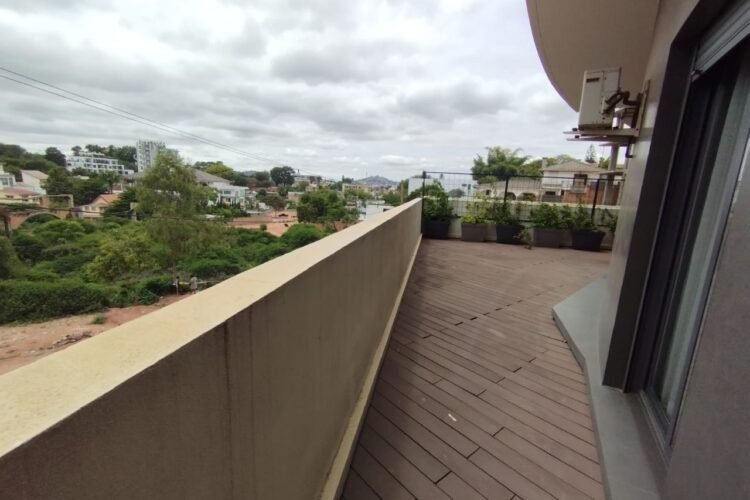 IVANDRY APPARTEMEENT T2 MEUBLE AVEC GROUPE ELECTROEGENE ET ACTIVITES DANS UNE RESIDENCE A 2 PAS D’ANKRONDRANO ET DES ECOLES – REF : 2026-IVA0707