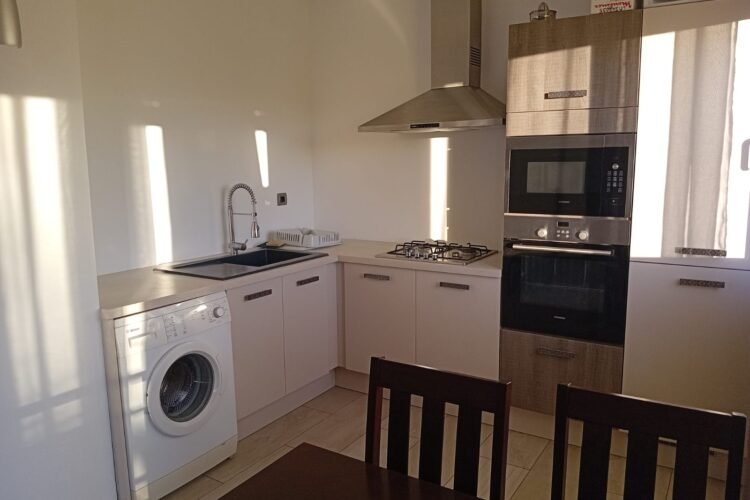 IVANDRY MASAY APPARTEMENT T2 MEUBLE EQUIPE DANS UNE RESIDENCE AVEC PISCINE -JARDIN ARBORE – GROUPE ELECTROGENE ET BELLE VUE SUR LE LAC  MASAY A 2 PAS D’ANKORONDRANO – REF 2026-IVA0706
