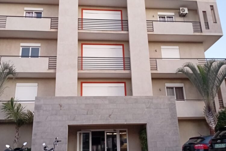 IVANDRY MASAY APPARTEMENT T2 MEUBLE EQUIPE DANS UNE RESIDENCE AVEC PISCINE -JARDIN ARBORE – GROUPE ELECTROGENE ET BELLE VUE SUR LE LAC  MASAY A 2 PAS D’ANKORONDRANO – REF 2026-IVA0706