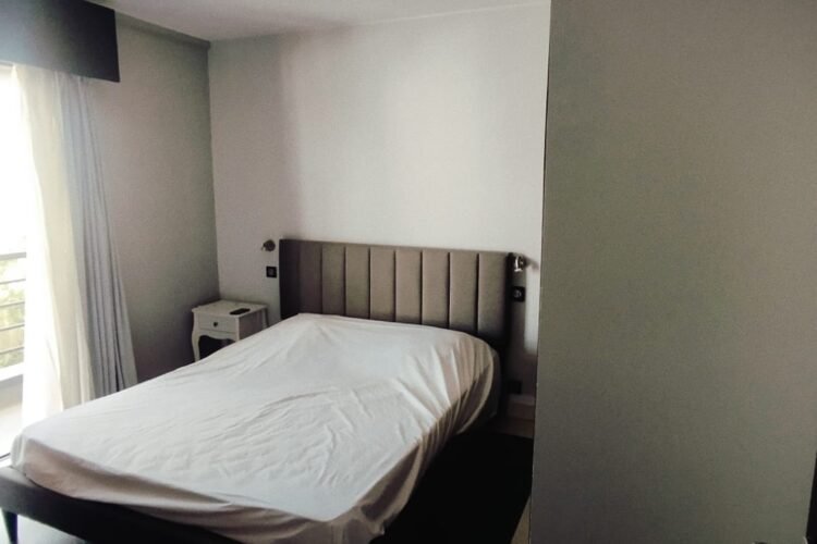 IVANDRY GRAND APPARTEMENT T4 MEUBLé AVEC GROUPE ELCTROGENE – ACTIVITES – BELLE VUE SUR LE LAC MASAY DANS UEN RESIDENCE A 1 MINUTE DES ECOLES – REF : 2026-IVA004