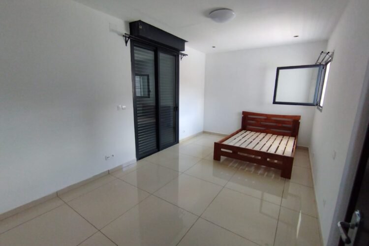 IVANDRY GRANDES VILLA MODERNES T6&T7 SEMI-MEUBLEE AVEC PISCINE – PETIT JARDIN PRIVATIFS  ET BELLE VUE DANS UNE RESIDENCE SECURISEE A 1 MINUTE DES ECOLES – REF : 2026-IVV0811
