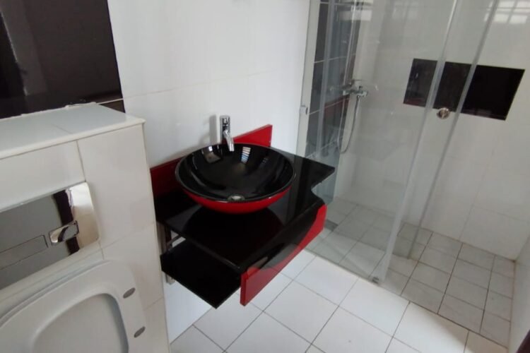 IVANDRY GRANDES VILLA MODERNES T6&T7 SEMI-MEUBLEE AVEC PISCINE – PETIT JARDIN PRIVATIFS  ET BELLE VUE DANS UNE RESIDENCE SECURISEE A 1 MINUTE DES ECOLES – REF : 2026-IVV0811