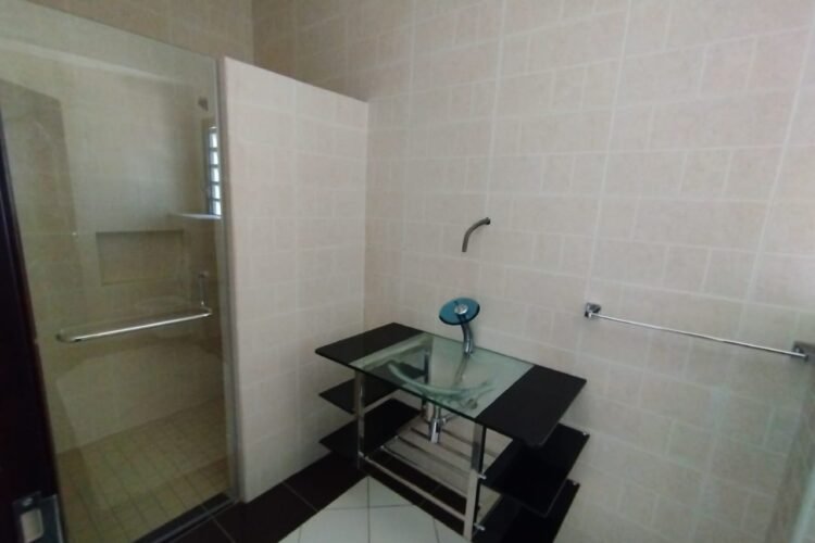 IVANDRY GRANDES VILLA MODERNES T6&T7 SEMI-MEUBLEE AVEC PISCINE – PETIT JARDIN PRIVATIFS  ET BELLE VUE DANS UNE RESIDENCE SECURISEE A 1 MINUTE DES ECOLES – REF : 2026-IVV0811