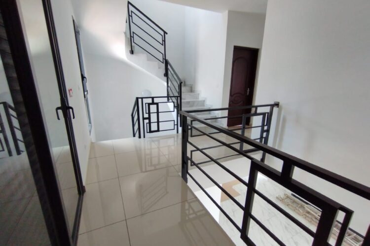 IVANDRY GRANDES VILLA MODERNES T6&T7 SEMI-MEUBLEE AVEC PISCINE – PETIT JARDIN PRIVATIFS  ET BELLE VUE DANS UNE RESIDENCE SECURISEE A 1 MINUTE DES ECOLES – REF : 2026-IVV0811