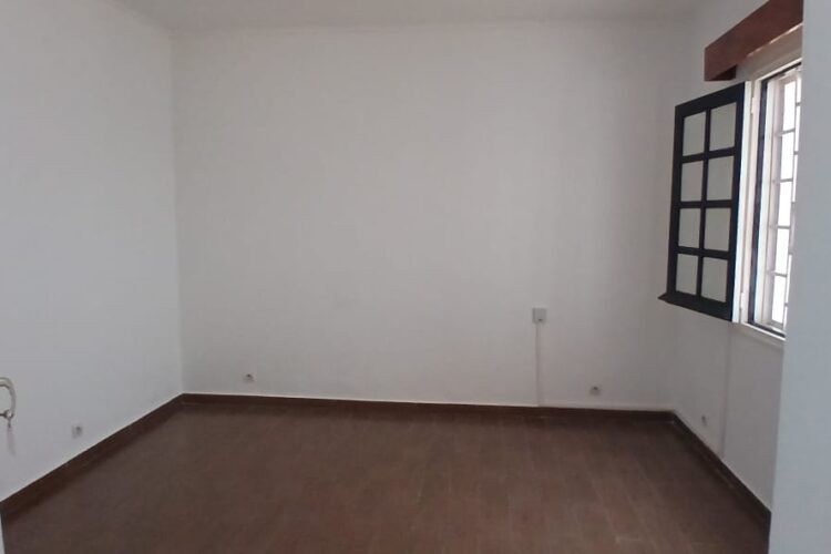 IVANDRY GRANDE VILLA BASSE T5 RENOVEE AVEC GRAND JARDIN ARBORE DE 1500M² DANS LE LOTISSEMENT BONNET – REF : 2026-IVV0821