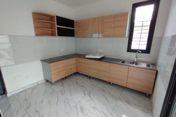 IVANDRY GRANDES VILLA MODERNES T6&T7 SEMI-MEUBLEE AVEC PISCINE – PETIT JARDIN PRIVATIFS  ET BELLE VUE DANS UNE RESIDENCE SECURISEE A 1 MINUTE DES ECOLES – REF : 2026-IVV0811