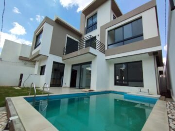 IVANDRY GRANDES VILLA MODERNES T4&T7 SEMI-MEUBLEE AVEC PISCINE – PETIT JARDIN PRIVATIFS  ET BELLE VUE DANS UNE RESIDENCE SECURISEE A 1 MINUTE DES ECOLES – REF : 2026-IVV0811