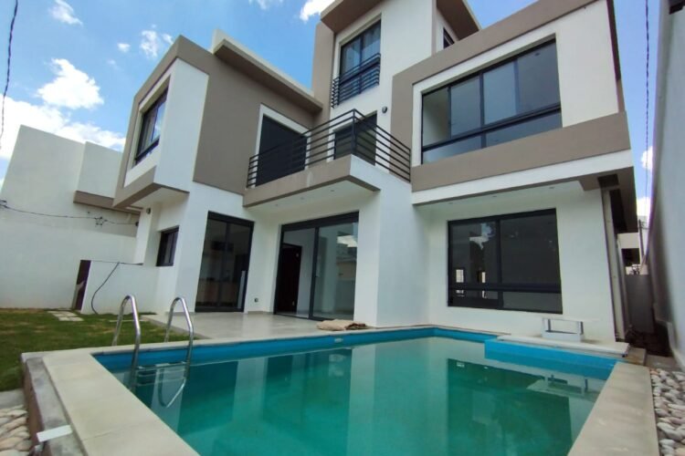IVANDRY GRANDES VILLA MODERNES T6&T7 SEMI-MEUBLEE AVEC PISCINE – PETIT JARDIN PRIVATIFS  ET BELLE VUE DANS UNE RESIDENCE SECURISEE A 1 MINUTE DES ECOLES – REF : 2026-IVV0811