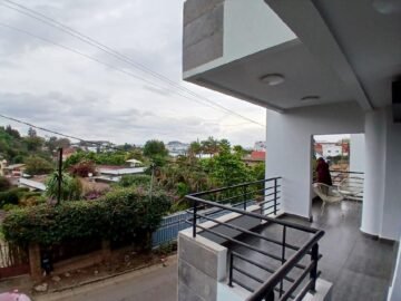 A VENDRE – IVANDRY GRAND APPETEMENT T3 MODERNE AVEC ACTIVITéS – GROUPE ELECTROEGENE ET BELLE VUE SUR LE LAC MASAY DANS UNE RESIDENCE SECURISEE A 2 PAS DES ECOLES – REF : 2026-VIVA08022
