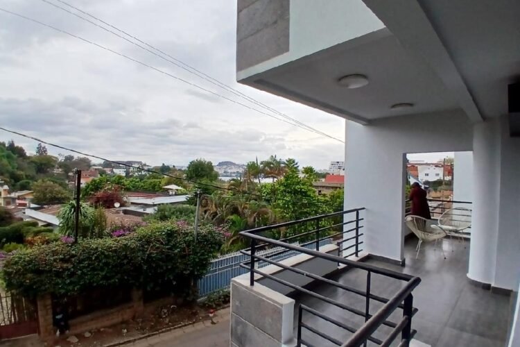 A VENDRE – IVANDRY GRAND APPETEMENT T3 MODERNE AVEC ACTIVITéS – GROUPE ELECTROEGENE ET BELLE VUE SUR LE LAC MASAY DANS UNE RESIDENCE SECURISEE A 2 PAS DES ECOLES – REF : 2026-VIVA08022