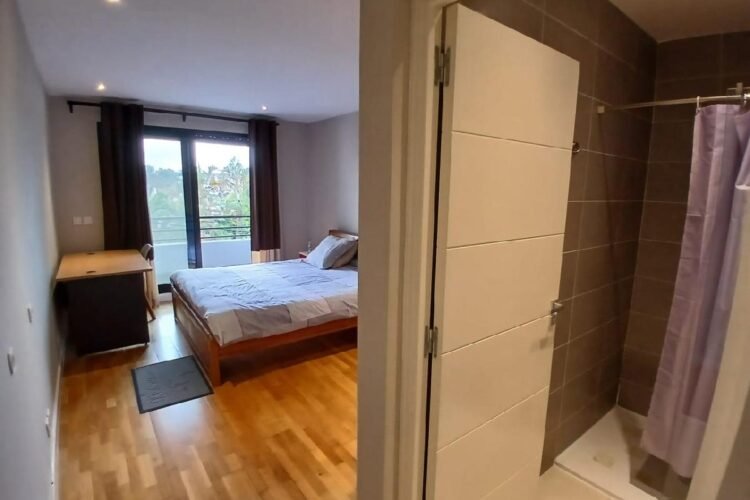A VENDRE – IVANDRY GRAND APPETEMENT T3 MODERNE AVEC ACTIVITéS – GROUPE ELECTROEGENE ET BELLE VUE SUR LE LAC MASAY DANS UNE RESIDENCE SECURISEE A 2 PAS DES ECOLES – REF : 2026-VIVA08022