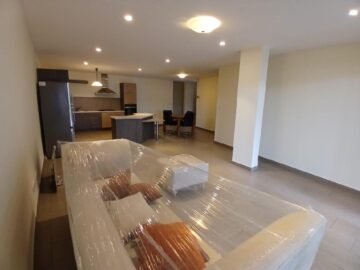 AMBATOBE – APPARTEMENTS T3 MEUBLéS DANS UNE RESIDENCE SECURISEE AVEC PISICNE CHAUFFEE – SALLE DE SPORT ET GROUPE LECTROGENE A 2 PAS DU LYCEE FRANCAIS – REF : 2026-AOBA0825