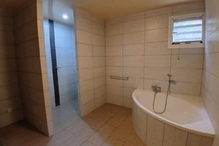 AMBATOBE – APPARTEMENTS T3 MEUBLéS DANS UNE RESIDENCE SECURISEE AVEC PISICNE CHAUFFEE – SALLE DE SPORT ET GROUPE LECTROGENE A 2 PAS DU LYCEE FRANCAIS – REF : 2026-AOBA0825