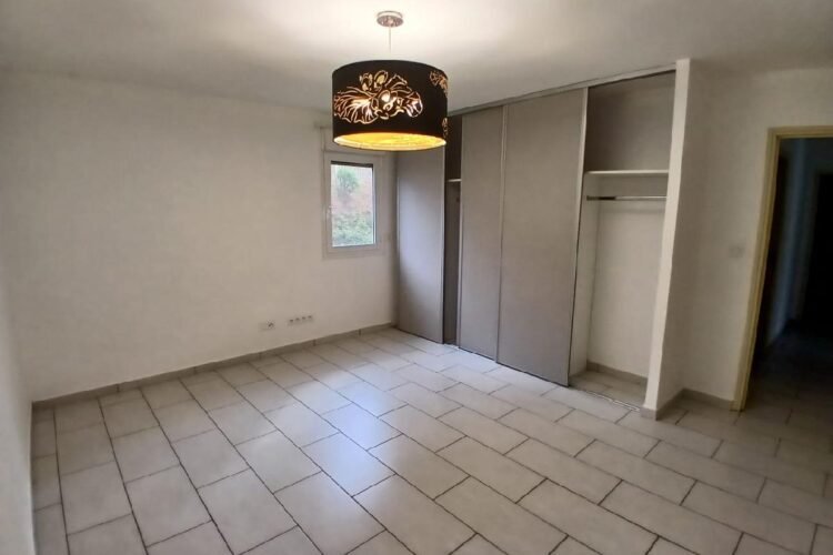 AMBATOBE – APPARTEMENTS T3 MEUBLéS DANS UNE RESIDENCE SECURISEE AVEC PISICNE CHAUFFEE – SALLE DE SPORT ET GROUPE LECTROGENE A 2 PAS DU LYCEE FRANCAIS – REF : 2026-AOBA0825
