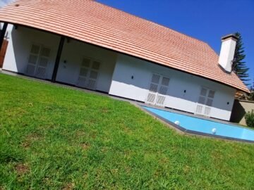 AMBATOBE GRANDE VILLA T9 MODERNE RENOVEE AVEC GRAND JARDIN ARBORE ET PISCINE A DEUX PAS DU LYCEE FRANCAIS – REF:2026-AOBV1022