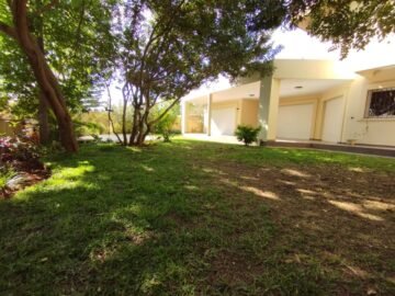 AMBATOBE GRANDE VILLA T5 AVEC PISCINE – GRAND JARDIN ARBORé ET KIT ANTI DELESTAGE DANS UNE RESIDENCE SECURISEE A 2 MINUTES DU LYCEE FRANCAIS – REF:2026-AOBV1014