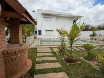 IVANDRY GRANDE VILLA MODERNE T5 AVEC GRAND JARDIN ARBORé – PISCINE ET KIT ANTI DELESTAGE DANS LE LOTISSEMENT BONNET A 2 PAS DES ECOLES – REF 2026-IVV5203