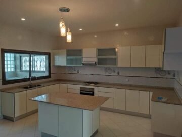 IVANDRY GRAND APPARTEMENT T5 MODERNE  DE 250M2AVEC GROUPE ELECTROGENE ET ACTIVITES DANS UNE RESIDENCE SECURISEE A 1 MINUTE DES ECOLES – REF:2026-IVA1089